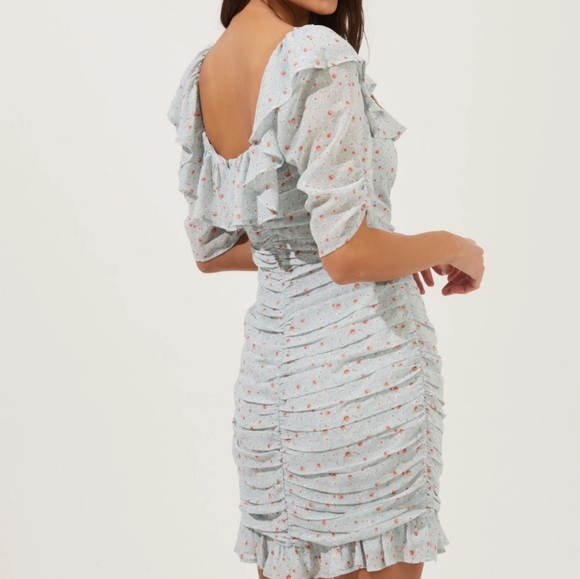 Astr the label SHORT SLEEVE RUFFLE NECK RUCHED DRESS - Picture 6 of 11